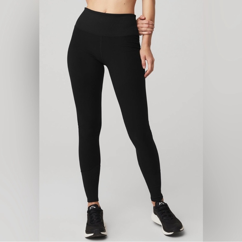 ALO Yoga High Waist Alosoft Lounge Legging in Black Size Medium